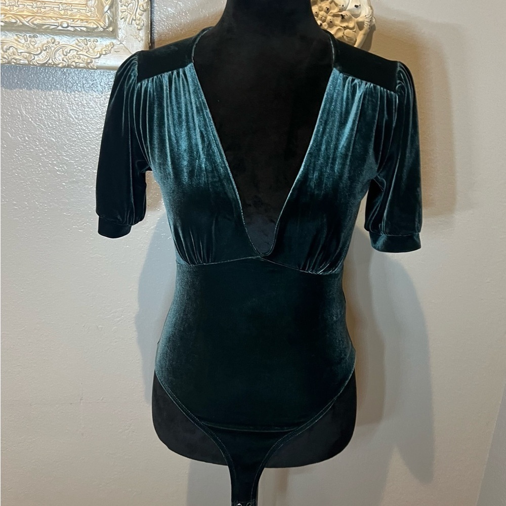 Velvet bodysuit top with puffy sleeves - Picture 2 of 7